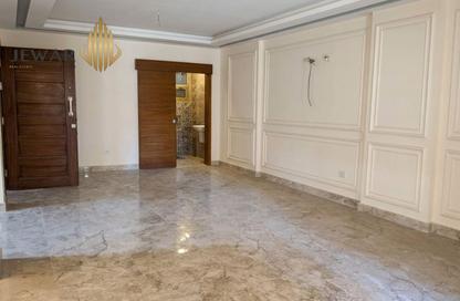 Apartment - 3 Bedrooms - 1 Bathroom for rent in Al Moaskar Al Romani St. - Roushdy - Hay Sharq - Alexandria