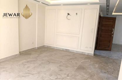 Apartment - 3 Bedrooms - 1 Bathroom for rent in Al Moaskar Al Romani St. - Roushdy - Hay Sharq - Alexandria