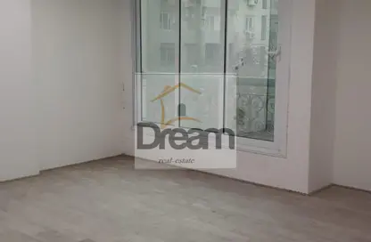 مساحات مكتبية - 7 غرف نوم - 3 حمامات للايجار في شارع الدكتور ميشيل باخوم - الدقي - الجيزة