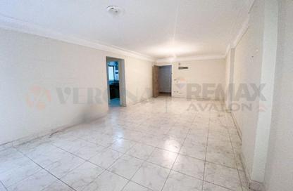 Apartment - 3 Bedrooms - 1 Bathroom for sale in Bolkly - Hay Sharq - Alexandria