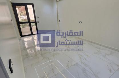 شقة - 3 غرف نوم - 2 حمامات للبيع في الحي الرابع - مدينة 6 أكتوبر - الجيزة