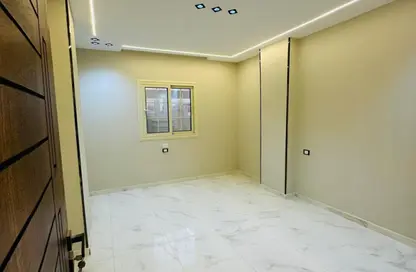 شقة - 3 غرف نوم - 2 حمامات للبيع في البوابة الثالثة القديمة - خفرع - حدائق الاهرام - الجيزة