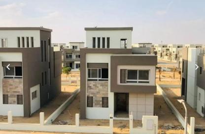 Villa - 4 Bedrooms - 5 Bathrooms for sale in Hyde Park Central - The 6th Settlement - New Cairo City - Cairo