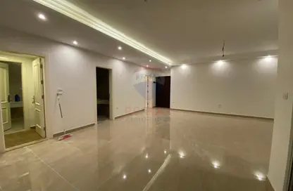 شقة - 2 غرف نوم - 2 حمامات للايجار في فيلدج جيت - المستثمرين الجنوبية - مدينة القاهرة الجديدة - القاهرة