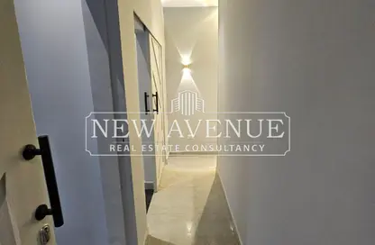 Clinic - 2 Bedrooms - 1 Bathroom for sale in Suez Road - New Cairo City - Cairo