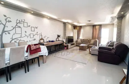 شقة - 3 غرف نوم - 3 حمامات للبيع في سموحة - حي شرق - الاسكندرية