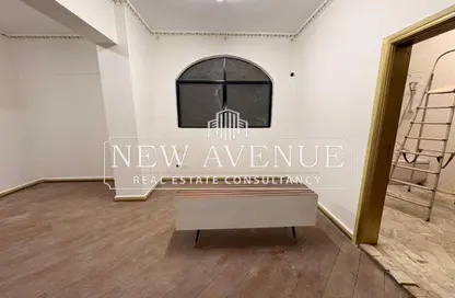 مساحات مكتبية - غرفة نوم - 1 حمام للايجار في شارع احمد فخري - المنطقة السادسة - مدينة نصر - القاهرة