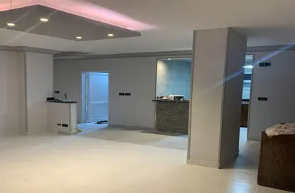 شقة - 2 غرف نوم - 1 حمام للبيع في شارع ام كلثوم - الرحاب المرحلة الثالثة - الرحاب - مدينة القاهرة الجديدة - القاهرة