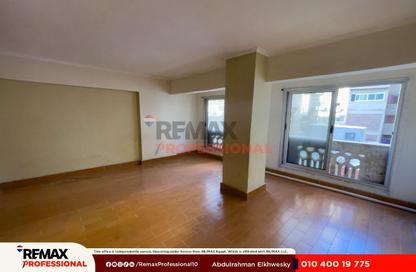 Apartment - 4 Bedrooms - 1 Bathroom for sale in Mansoura St. - Saba Basha - Hay Sharq - Alexandria