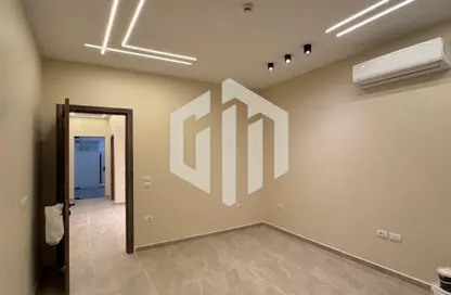 مساحات مكتبية - غرفة نوم - 1 حمام للايجار في وان جولدن سكوير مول - التجمع الخامس - مدينة القاهرة الجديدة - القاهرة