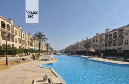 Chalet - 2 Bedrooms - 1 Bathroom for sale in Lasirena Palm Beach - Al Ain Al Sokhna - Suez