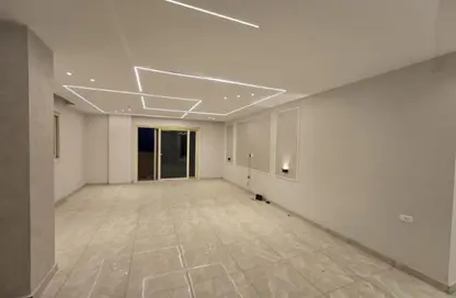 Apartment - 3 Bedrooms - 2 Bathrooms for rent in Zahraa El Maadi - Hay El Maadi - Cairo