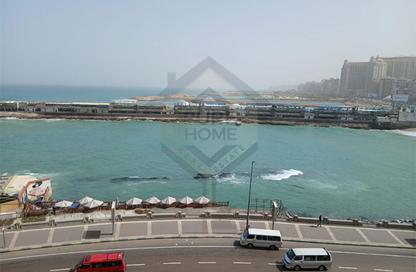 Apartment - 2 Bedrooms - 1 Bathroom for sale in Al Geish Road - Glim - Hay Sharq - Alexandria