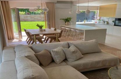 Villa - 5 Bedrooms - 6 Bathrooms for sale in New Giza - Cairo Alexandria Desert Road - 6 October City - Giza