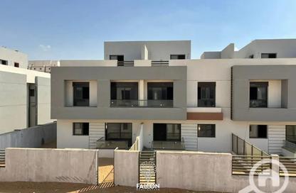 Townhouse - 5 Bedrooms - 4 Bathrooms for sale in Bleu Vert - New Capital Compounds - New Capital City - Cairo Townhouse - 5 Bedrooms - 4 Bathrooms for sale in Bleu Vert - New Capital Compounds - New Capital City - Cairo