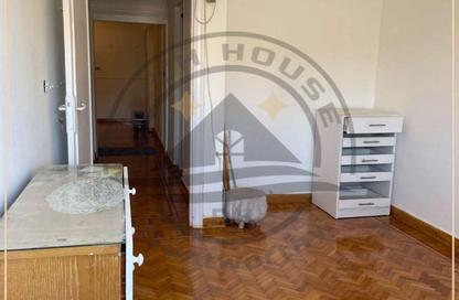 Apartment - 3 Bedrooms - 1 Bathroom for rent in Smouha Square - Smouha - Hay Sharq - Alexandria