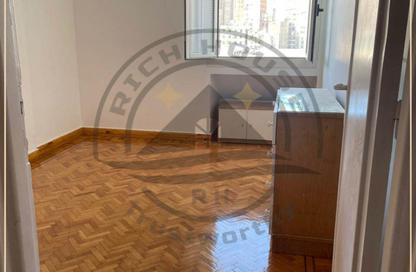 Apartment - 3 Bedrooms - 1 Bathroom for rent in Smouha Square - Smouha - Hay Sharq - Alexandria
