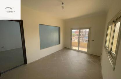 Apartment - 4 Bedrooms - 3 Bathrooms for rent in Doctor Yassin Abdel Ghaffar St. - Area C - Ganoob El Acadimia - New Cairo City - Cairo