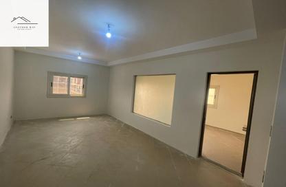 Apartment - 4 Bedrooms - 3 Bathrooms for rent in Doctor Yassin Abdel Ghaffar St. - Area C - Ganoob El Acadimia - New Cairo City - Cairo