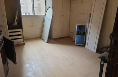 شقة - 6 غرف نوم - 5 حمامات للبيع في شارع المساحه - الدقي - الجيزة