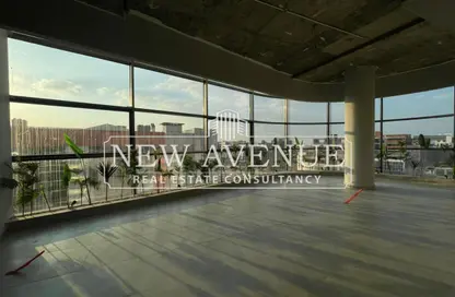 Office Space - 3 Bedrooms - 1 Bathroom for rent in Concord Plaza - South Investors Area - New Cairo City - Cairo