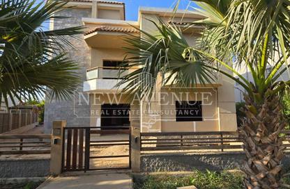 Villa - 6 Bedrooms - 7 Bathrooms for sale in Central Park - Ext North Inves Area - New Cairo City - Cairo