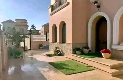 فيلا - 6 غرف نوم - 5 حمامات للبيع في كليوباترا بالاس - الحي الخامس - مدينة الشروق - القاهرة