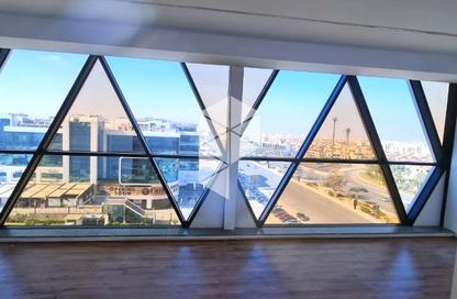 Office Space - 3 Bedrooms - 1 Bathroom for rent in Cairo Business Plaza - North Teseen St. - The 5th Settlement - New Cairo City - Cairo