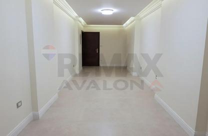 Apartment - 3 Bedrooms - 2 Bathrooms for sale in Al Geish Road - Cleopatra - Hay Sharq - Alexandria Apartment - 3 Bedrooms - 2 Bathrooms for sale in Al Geish Road - Cleopatra - Hay Sharq - Alexandria