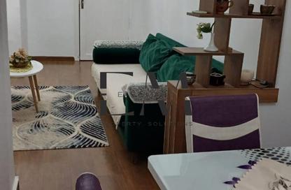 Apartment - 2 Bedrooms - 1 Bathroom for rent in Hassan Assem St. - Zamalek - Cairo Apartment - 2 Bedrooms - 1 Bathroom for rent in Hassan Assem St. - Zamalek - Cairo