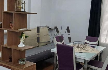 Apartment - 2 Bedrooms - 1 Bathroom for rent in Hassan Assem St. - Zamalek - Cairo