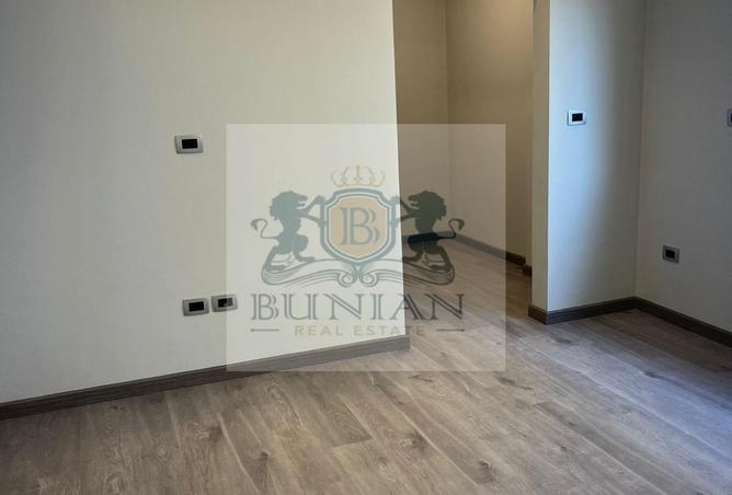 2OipuRzwjD6 - Property Image 2