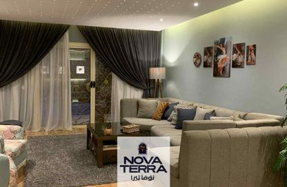 Apartment - 4 Bedrooms - 2 Bathrooms for sale in Zayed 2000 - 4th District - Sheikh Zayed City - Giza