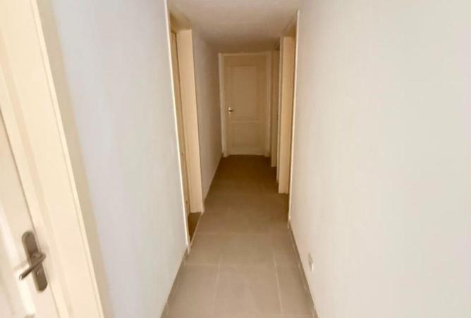 101782030 - Property Image 3