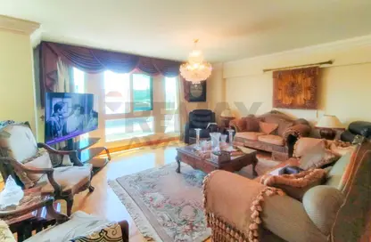 شقة - 4 غرف نوم - 3 حمامات للبيع في سموحة - حي شرق - الاسكندرية