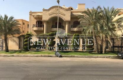 Villa - 6 Bedrooms - 7+ Bathrooms for sale in Hassan Abo Seada St. - Area E - Ganoob El Acadimia - New Cairo City - Cairo