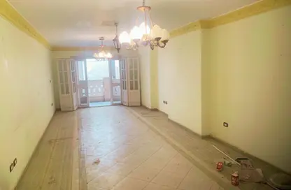 شقة - 3 غرف نوم - 2 حمامات للايجار في شارع عبد الحميد العبادي - رشدي - حي شرق - الاسكندرية