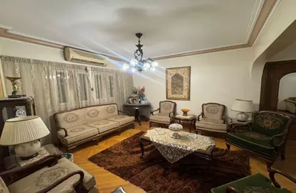 شقة - 3 غرف نوم - 2 حمامات للبيع في شارع محي الدين أبو العز - الدقي - الجيزة