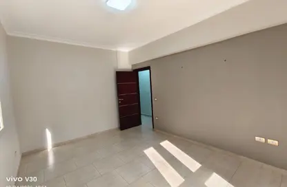 مكتب عمل جماعي - 3 غرف نوم - 2 حمامات للايجار في شارع 70 - الحي الثاني - التجمع الخامس - مدينة القاهرة الجديدة - القاهرة