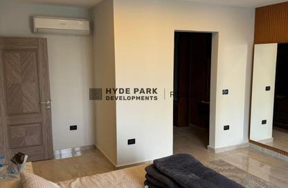 Apartment - 2 Bedrooms - 2 Bathrooms for sale in Centerville - Hyde Park - New Cairo City - Cairo
