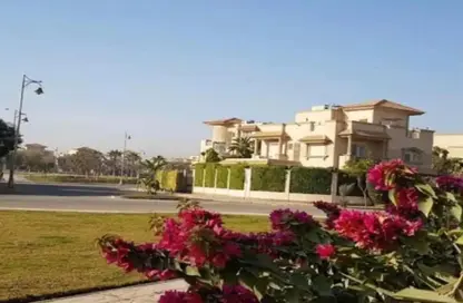 Villa - 5 Bedrooms - 6 Bathrooms for sale in Royal City - Sheikh Zayed Compounds - Sheikh Zayed City - Giza
