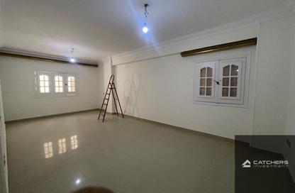 Apartment - 2 Bedrooms - 2 Bathrooms for sale in Al Narges - New Cairo City - Cairo