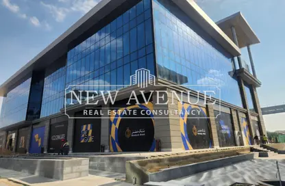 Retail - Studio - 2 Bathrooms for sale in Golden Gate - South Teseen St. - The 5th Settlement - New Cairo City - Cairo