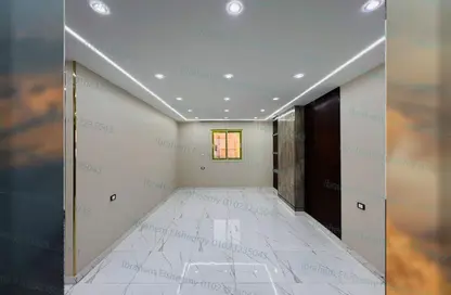 Apartment - 2 Bedrooms - 2 Bathrooms for sale in Gate 4 old - Horus - Hadayek El Ahram - Giza