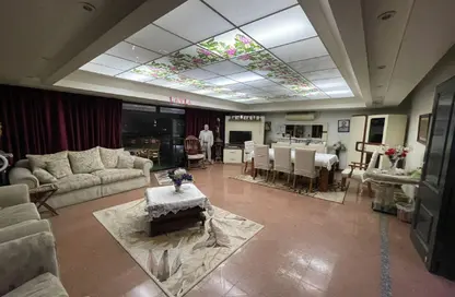 شقة - 3 غرف نوم - 2 حمامات للبيع في شارع محي الدين أبو العز - الدقي - الجيزة