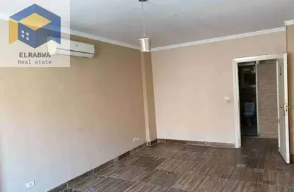 شقة - 2 غرف نوم - 1 حمام للايجار في شارع احمد بن حنبل - الرحاب المرحلة الأولى - الرحاب - مدينة القاهرة الجديدة - القاهرة