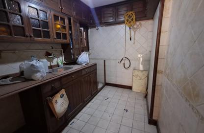 Apartment - 2 Bedrooms - 1 Bathroom for sale in Mostafa Fahmy St. - Bolkly - Hay Sharq - Alexandria