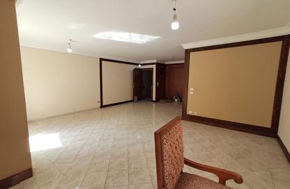 Apartment - 2 Bedrooms - 1 Bathroom for sale in Mostafa Fahmy St. - Bolkly - Hay Sharq - Alexandria