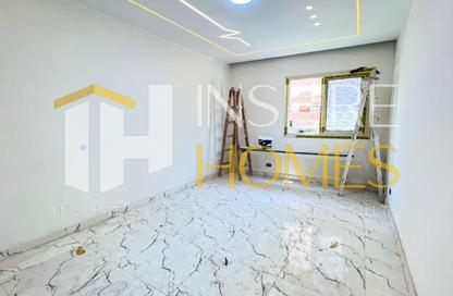 Apartment - 3 Bedrooms - 1 Bathroom for sale in Camp Chezar - Hay Wasat - Alexandria