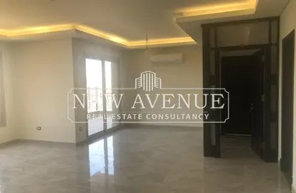 Apartment - 2 Bedrooms - 2 Bathrooms for sale in Palm Hills Village Gate - South Investors Area - New Cairo City - Cairo